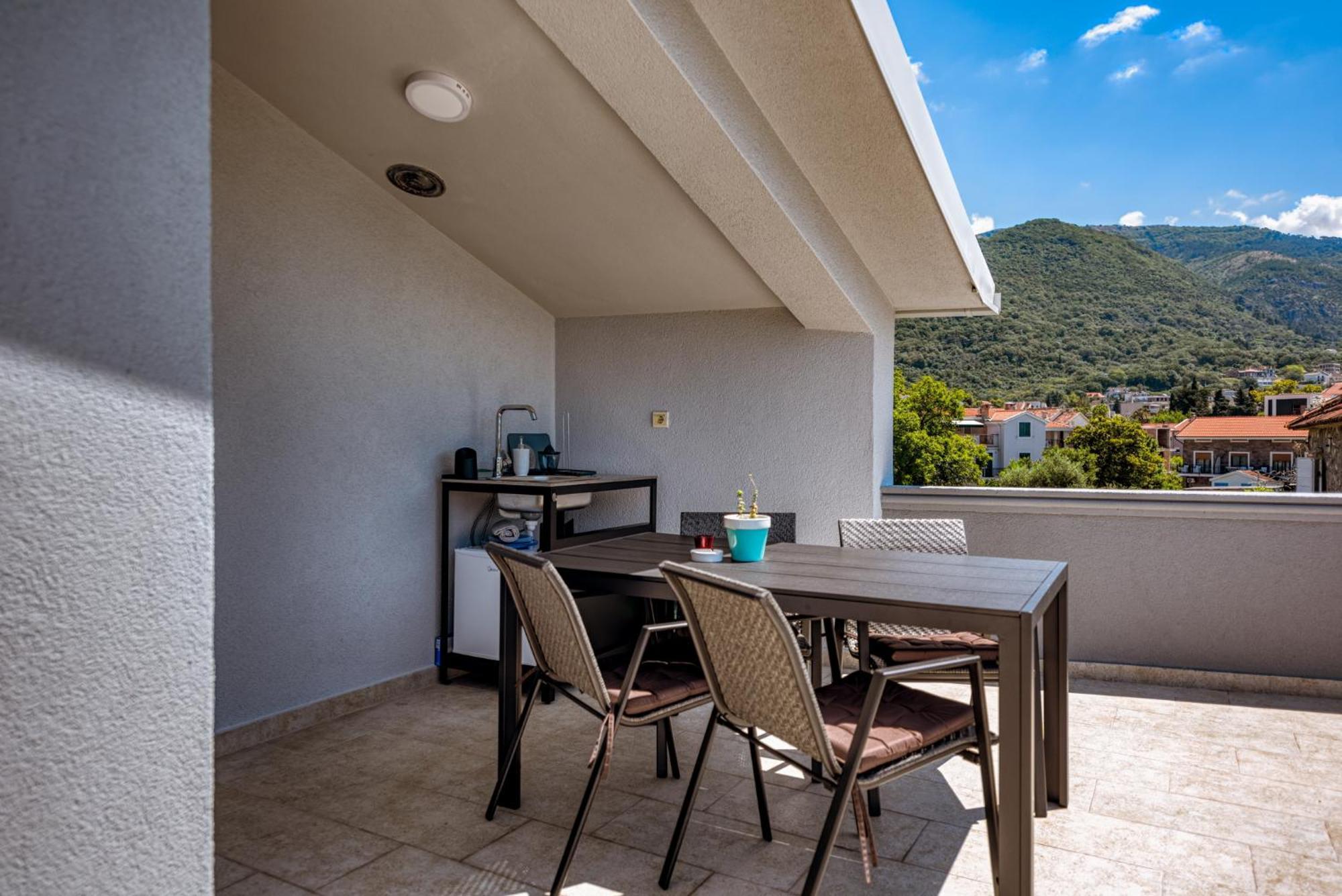 Miro Guesthouse Tivat Exterior foto